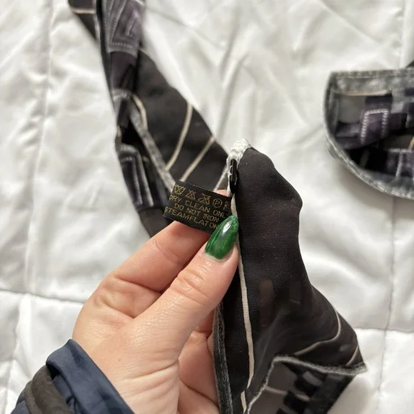 Womens Scarf Geometric Gray Silk Blend Kitschy Eclectic Whimsy Hippie Vintage - Picture 6 of 7